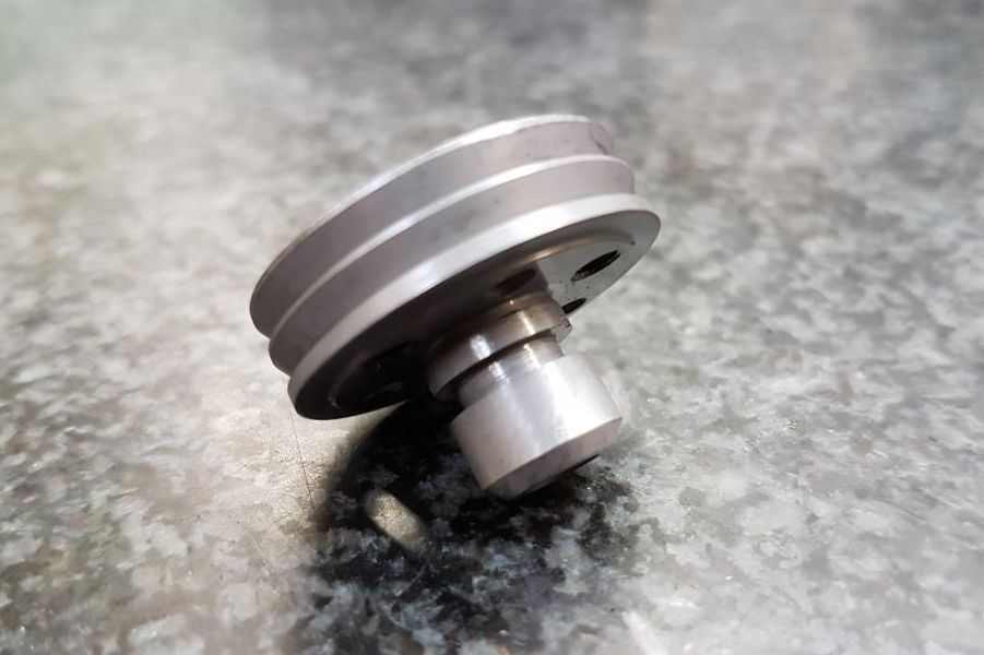 High speed rotating bushing for coolant